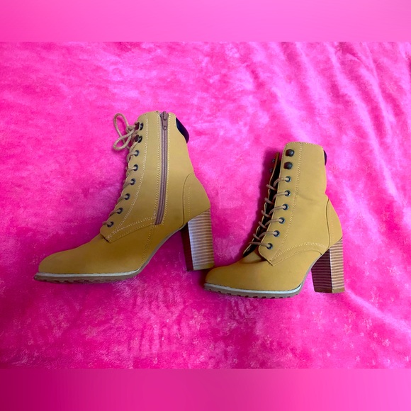 Ardene boots, size 7 - Picture 1 of 4